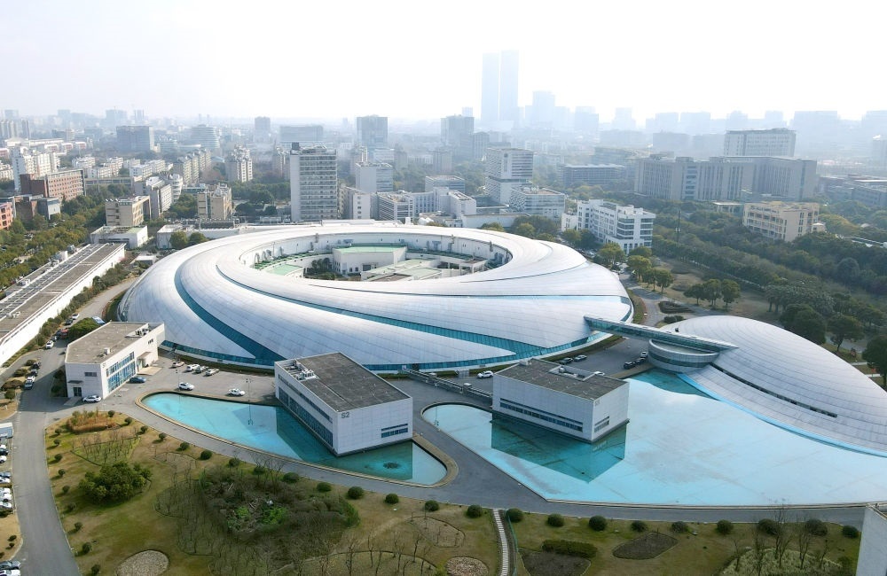 空中俯瞰位于上海張江科學城的上海光源（2024年2月27日攝，無人機照片）。