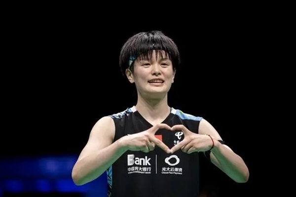 4月14日，王祉怡在奪冠后慶祝。新華社記者 江漢攝