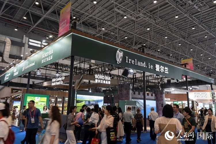 第四屆中國國際消費(fèi)品博覽會(huì)愛爾蘭國家館。人民網(wǎng) 常沙攝