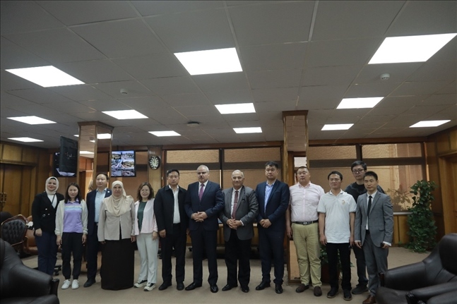 活動現(xiàn)場合影。蘇伊士運(yùn)河大學(xué)孔子學(xué)院供圖