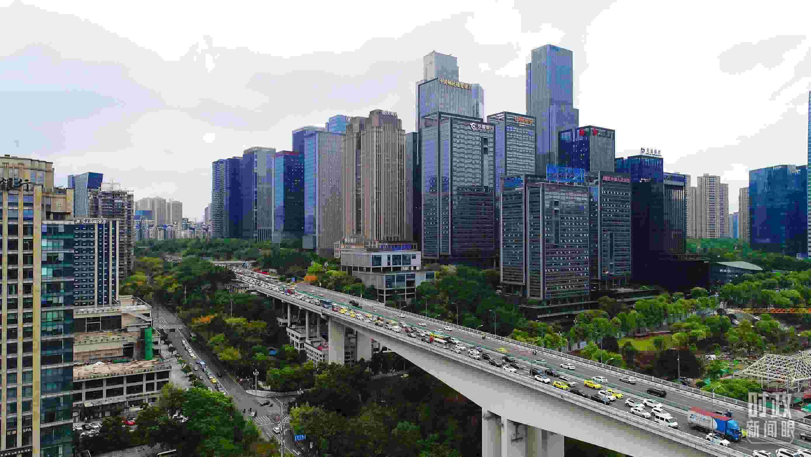 △重慶市數(shù)字化城市運行和治理中心。（總臺記者于濱拍攝）