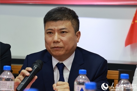 浙江省蘭溪市市委常委柳衛(wèi)東在座談會上致辭。人民網(wǎng)記者 陳海琪攝