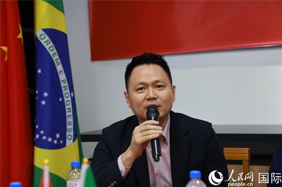 中國駐里約熱內(nèi)盧總領(lǐng)館副總領(lǐng)事王尉育在座談會上致辭。人民網(wǎng)記者 陳海琪攝