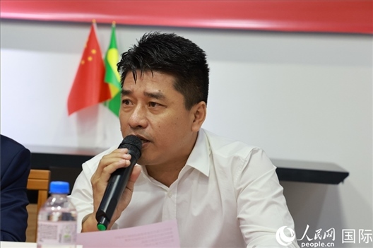 巴西中國浙江商會會長鄭俠茂在座談會上致辭。人民網(wǎng)記者 陳海琪攝