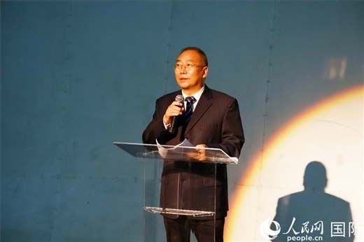 四川省文化和旅游廳副廳長(zhǎng)王成平在活動(dòng)現(xiàn)場(chǎng)進(jìn)行旅游推介。人民網(wǎng)記者 陳海琪攝