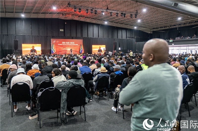 2024年中資企業(yè)招聘大會現(xiàn)場。 人民網(wǎng) 希拉茲攝