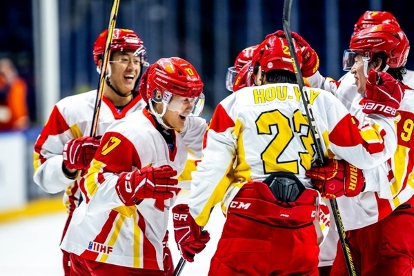中國隊(duì)球員慶祝進(jìn)球。圖片來源：國際冰聯(lián)