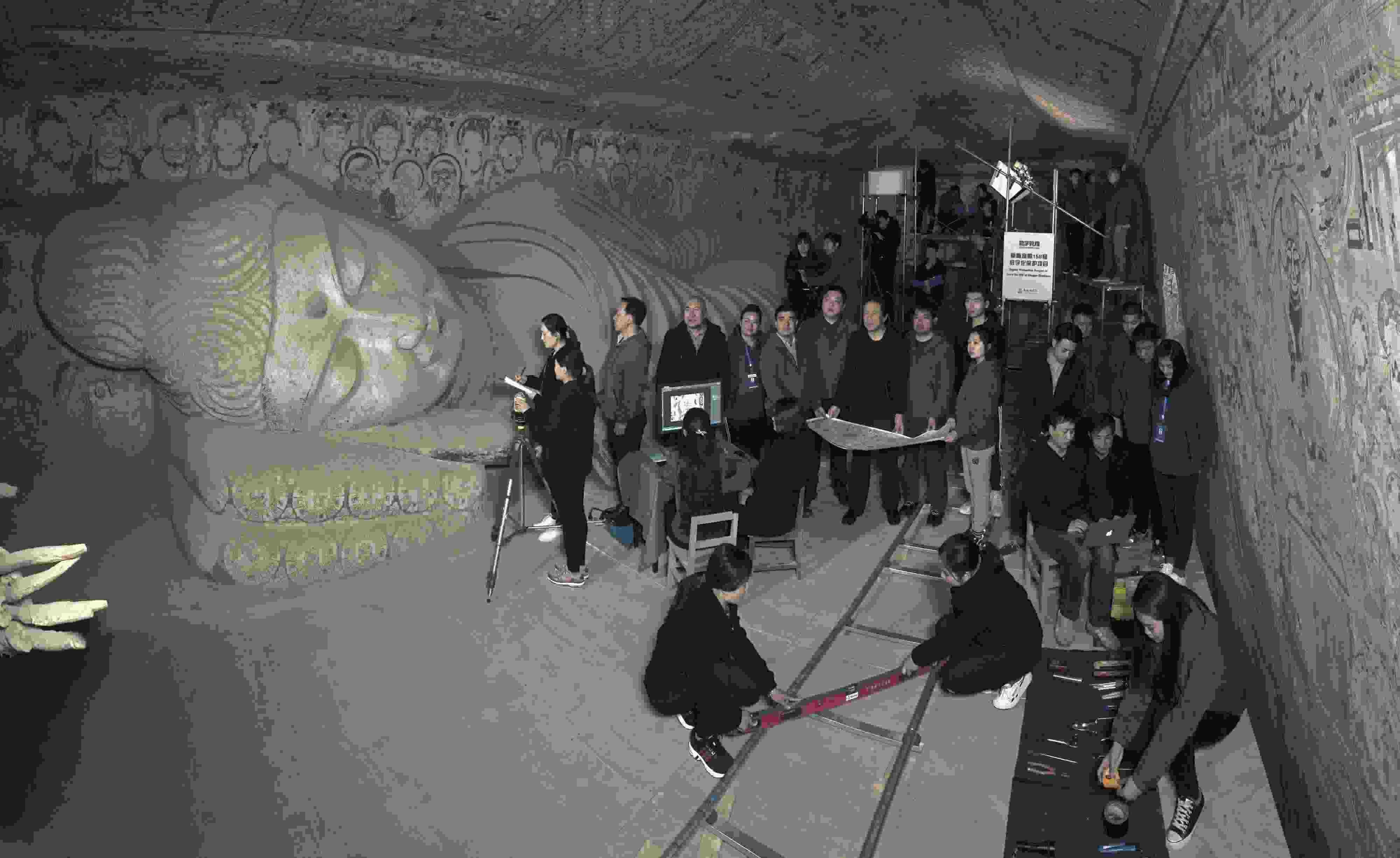 敦煌研究院文物數(shù)字化團隊在莫高窟第158窟工作現(xiàn)場。敦煌研究院供圖