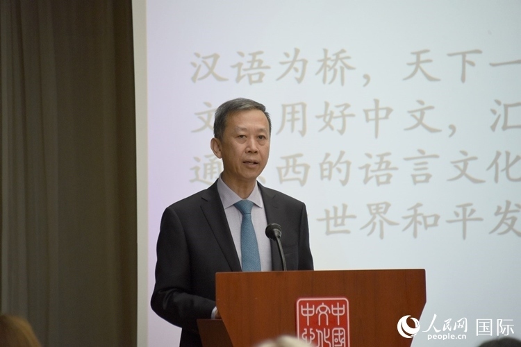 中國(guó)駐瑞典大使崔愛民出席“漢語(yǔ)橋”瑞典賽區(qū)預(yù)選賽。人民網(wǎng)記者 殷淼攝