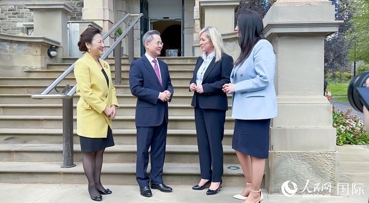 中國駐英國大使鄭澤光會見北愛爾蘭首席部長米歇爾·奧尼爾和副首席部長愛瑪·利特爾—彭杰利。人民網(wǎng) 郭錦標攝