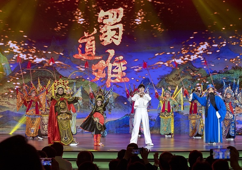 2023年10月13日，成都，“把青春華章寫在祖國(guó)大地上”大思政課網(wǎng)絡(luò)主題宣傳和互動(dòng)引導(dǎo)活動(dòng)在四川大學(xué)舉行。