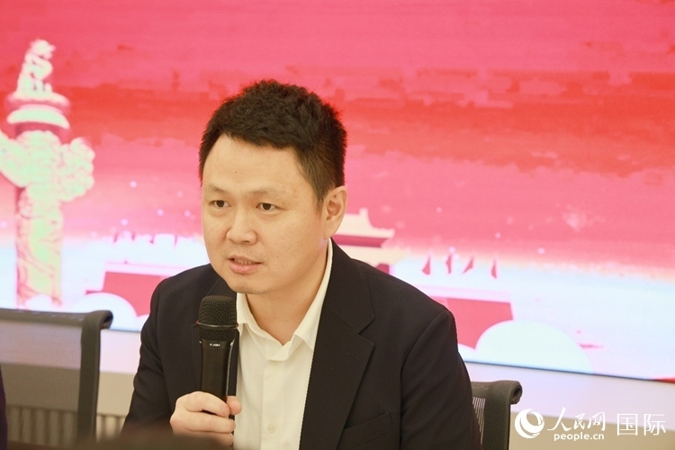 中國駐里約熱內(nèi)盧總領(lǐng)館副總領(lǐng)事王尉育在座談會上致辭。人民網(wǎng)記者 陳海琪攝