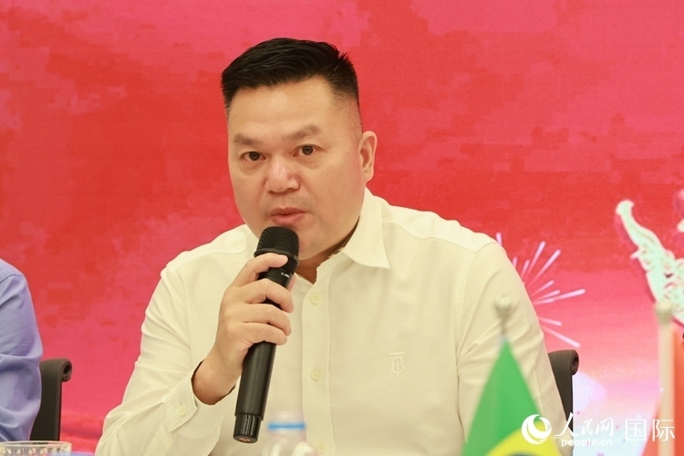 巴西和統(tǒng)會會長張小春在座談會上致辭。人民網(wǎng)記者 陳海琪攝