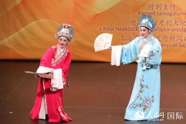 “玉蘭花開·魅力上?！弊哌M(jìn)布達(dá)佩斯。葉辰亮攝