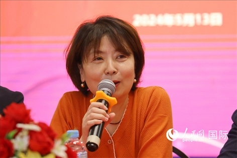 陜西省歸國(guó)華僑聯(lián)合會(huì)黨組成員、副主席兼秘書(shū)長(zhǎng)尚小紅在座談會(huì)上致辭。人民網(wǎng)記者 陳海琪攝