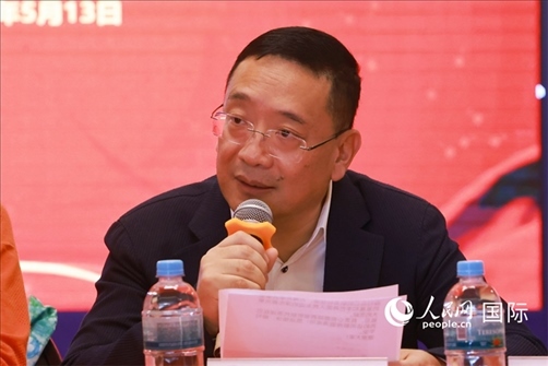 巴西文協(xié)主席上官建峰在座談會(huì)上致辭。人民網(wǎng)記者 陳海琪攝