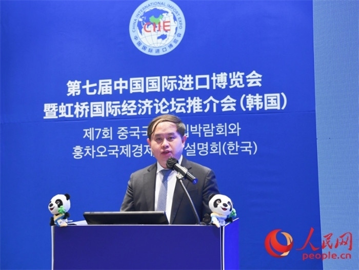 中國銀行首爾分行副行長褚?guī)h發(fā)言。人民網(wǎng) 程安康攝