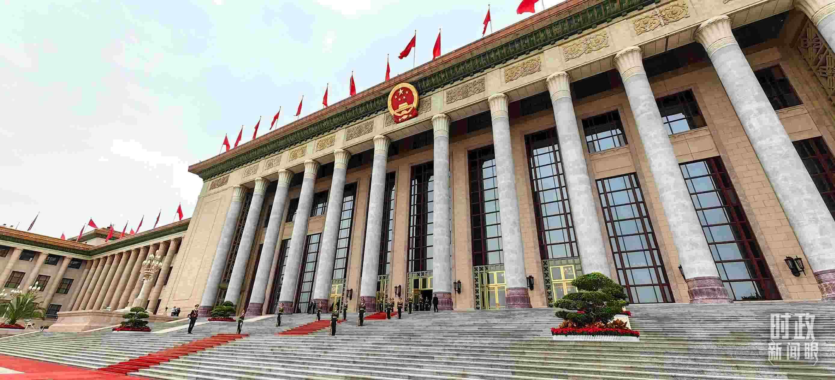 △人民大會堂東門外廣場。（總臺央視記者段德文拍攝）