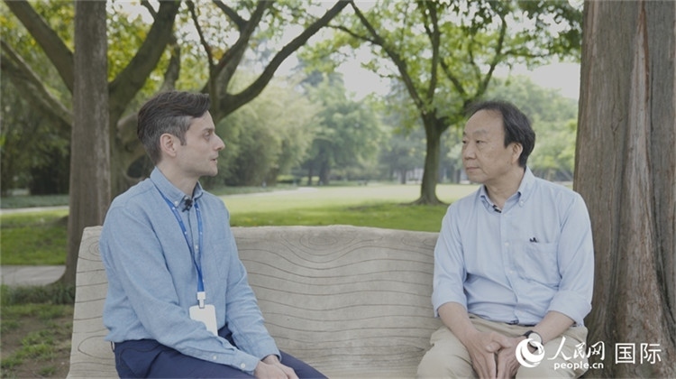 三星堆博物館館長雷雨接受人民網(wǎng)采訪。人民網(wǎng)記者 張榮攝