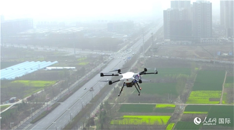 無人機(jī)。人民網(wǎng)記者 劉寧攝