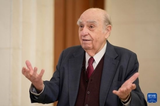  5月17日，烏拉圭前總統(tǒng)胡利奧·瑪麗亞·桑吉內蒂在蒙得維的亞接受新華社記者專訪。新華社發(fā)（尼古拉斯·塞拉亞攝）