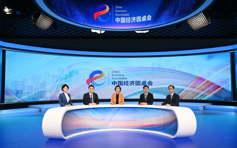 這是“中國經(jīng)濟(jì)圓桌會(huì)”錄制現(xiàn)場(chǎng)。新華社記者 金良快 攝