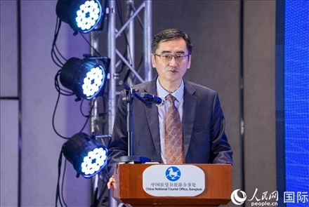 曼谷中國文化中心兼中國駐曼谷旅游辦事處主任闕小華發(fā)表演講。（普拉維攝）