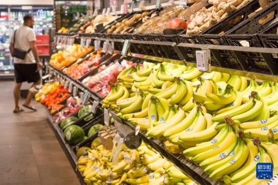 5月24日，顧客在德國柏林一家超市購物。新華社記者 任鵬飛 攝