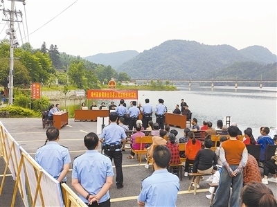 庭審現(xiàn)場。