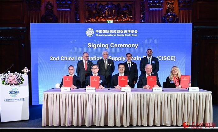 簽約儀式現(xiàn)場。人民網(wǎng) 郭錦標攝