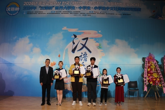 各組別的冠軍獲得者們合影留念。