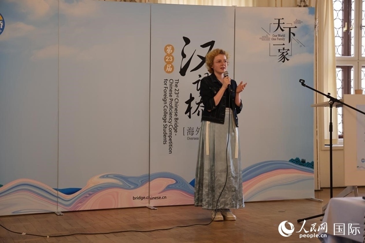 李歡欣在比賽中用中文演講。人民網(wǎng)記者 劉仲華攝