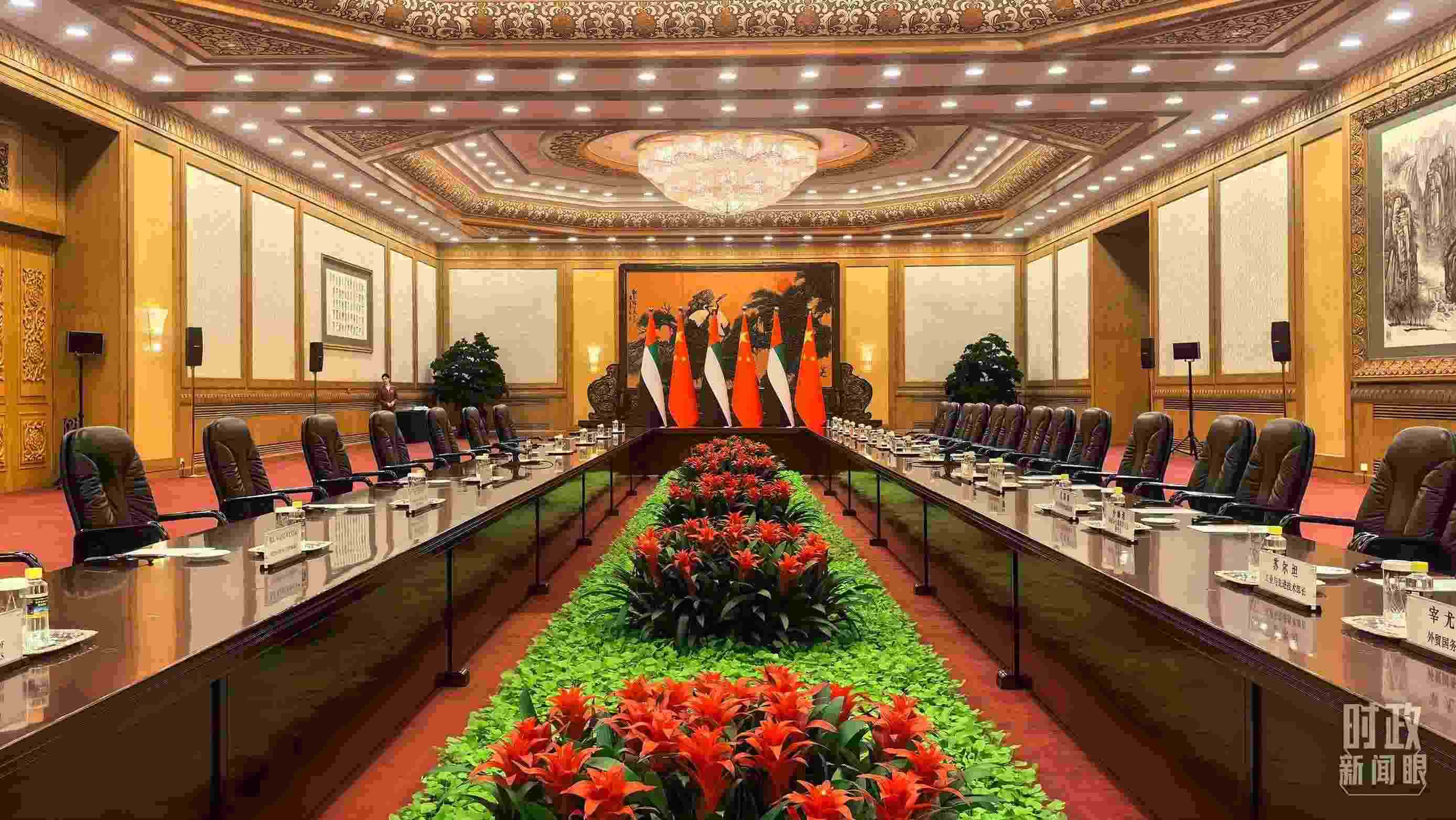 △5月30日下午，習(xí)近平主席同阿聯(lián)酋總統(tǒng)穆罕默德會(huì)談。這是會(huì)談開始前的現(xiàn)場(chǎng)。（總臺(tái)央視記者鄂介甫拍攝）