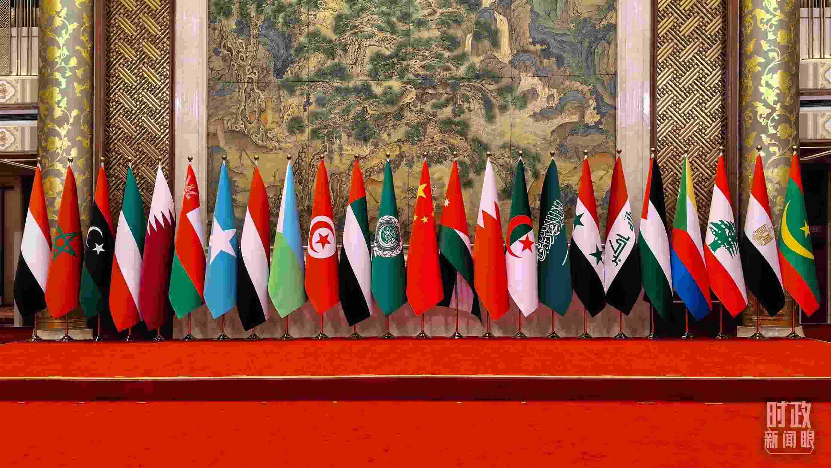 △會(huì)議現(xiàn)場(chǎng)的集體合影區(qū)。（總臺(tái)央廣記者潘毅拍攝）