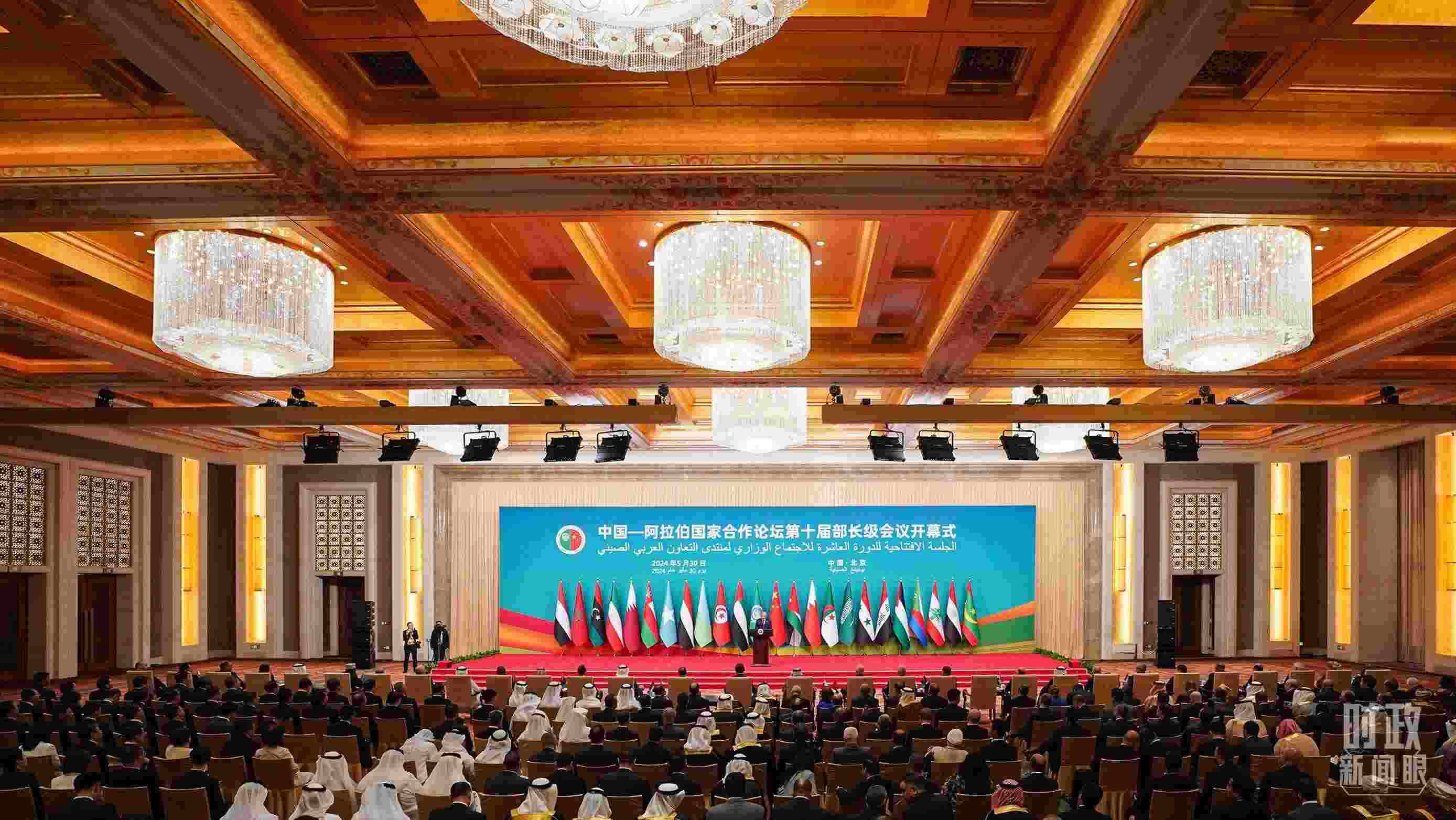 △5月30日開幕式現(xiàn)場(chǎng)，阿盟秘書長(zhǎng)蓋特在致辭。（總臺(tái)國(guó)廣記者李晉拍攝）