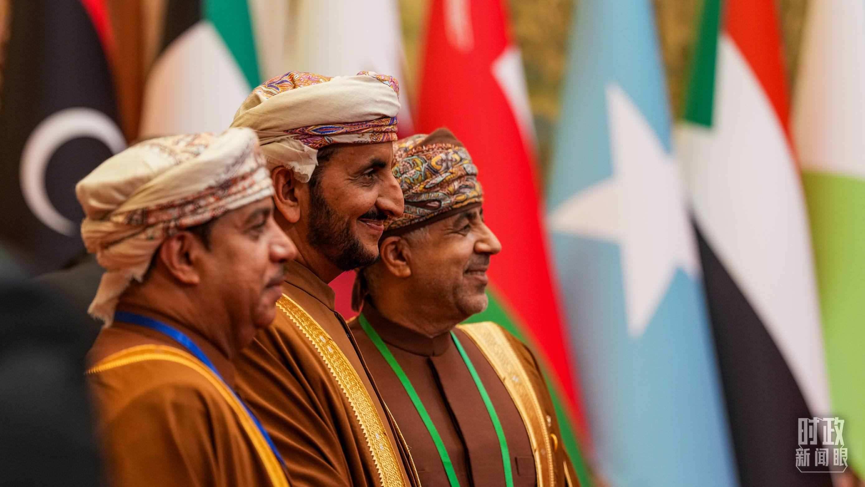 △與會(huì)代表在現(xiàn)場(chǎng)合影留念。（總臺(tái)國(guó)廣記者李晉拍攝）