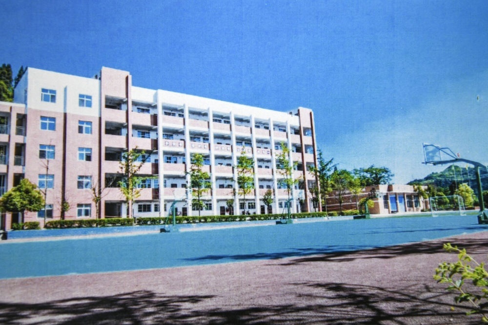 建成之初的之江小學(xué)教學(xué)樓（資料照片翻拍）。