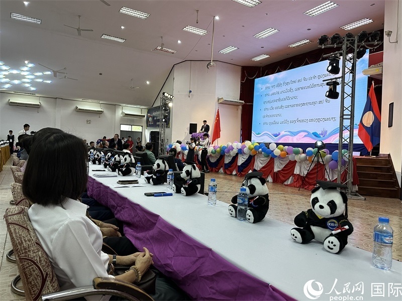 圖片：中老嘉賓在第二十三屆漢語(yǔ)橋世界大學(xué)生中文比賽老撾賽區(qū)決賽上致辭。孫廣勇攝