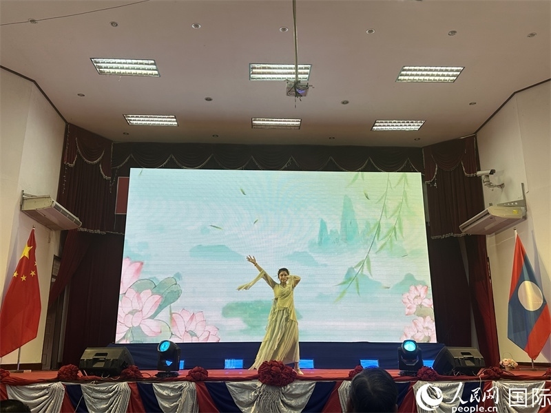 圖片：老撾選手參加第二十三屆漢語(yǔ)橋世界大學(xué)生中文比賽老撾賽區(qū)決賽。孫廣勇攝