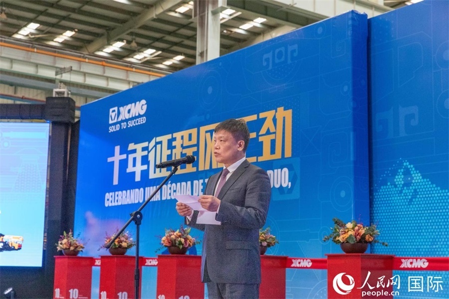 中國(guó)貿(mào)促會(huì)駐巴西代表處總代表郭英會(huì)在致辭中表示，過(guò)去十年，中巴經(jīng)貿(mào)關(guān)系迅猛發(fā)展，數(shù)百家中國(guó)企業(yè)進(jìn)入巴西，投資巴西，為巴西的經(jīng)濟(jì)建設(shè)貢獻(xiàn)中國(guó)企業(yè)的力量。 人民日?qǐng)?bào)社拉美中心分社 威廉·科埃略·維亞納攝