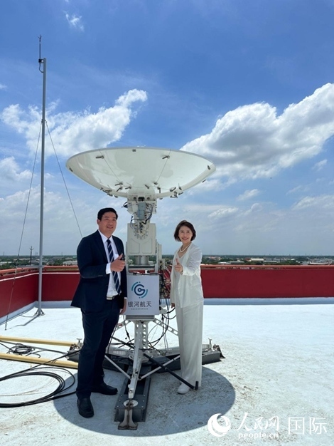 中泰兩國校企合作共贏。左為馬漢科理工大學(xué)校長帕納威·普卡亞多，右為銀河航天聯(lián)合創(chuàng)始人劉暢。人民網(wǎng)記者 簡(jiǎn)承淵攝