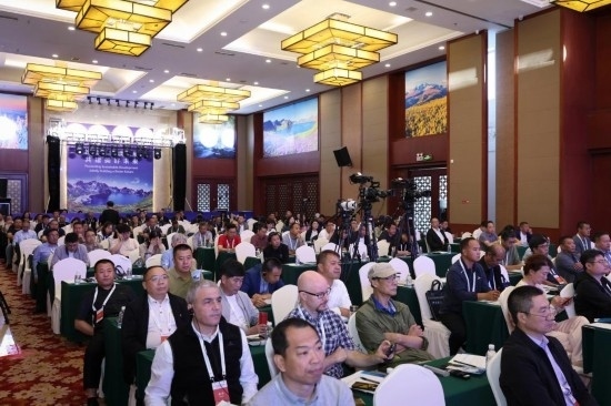  6月15日，“長(zhǎng)白山·世界地質(zhì)公園、世界生物圈保護(hù)區(qū)可持續(xù)發(fā)展會(huì)議”現(xiàn)場(chǎng)。新華社發(fā)