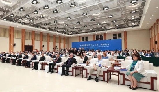 6月12日，“中國(guó)新疆的歷史與未來(lái)”國(guó)際論壇在喀什舉辦。（圖片來(lái)源：民族畫報(bào)）