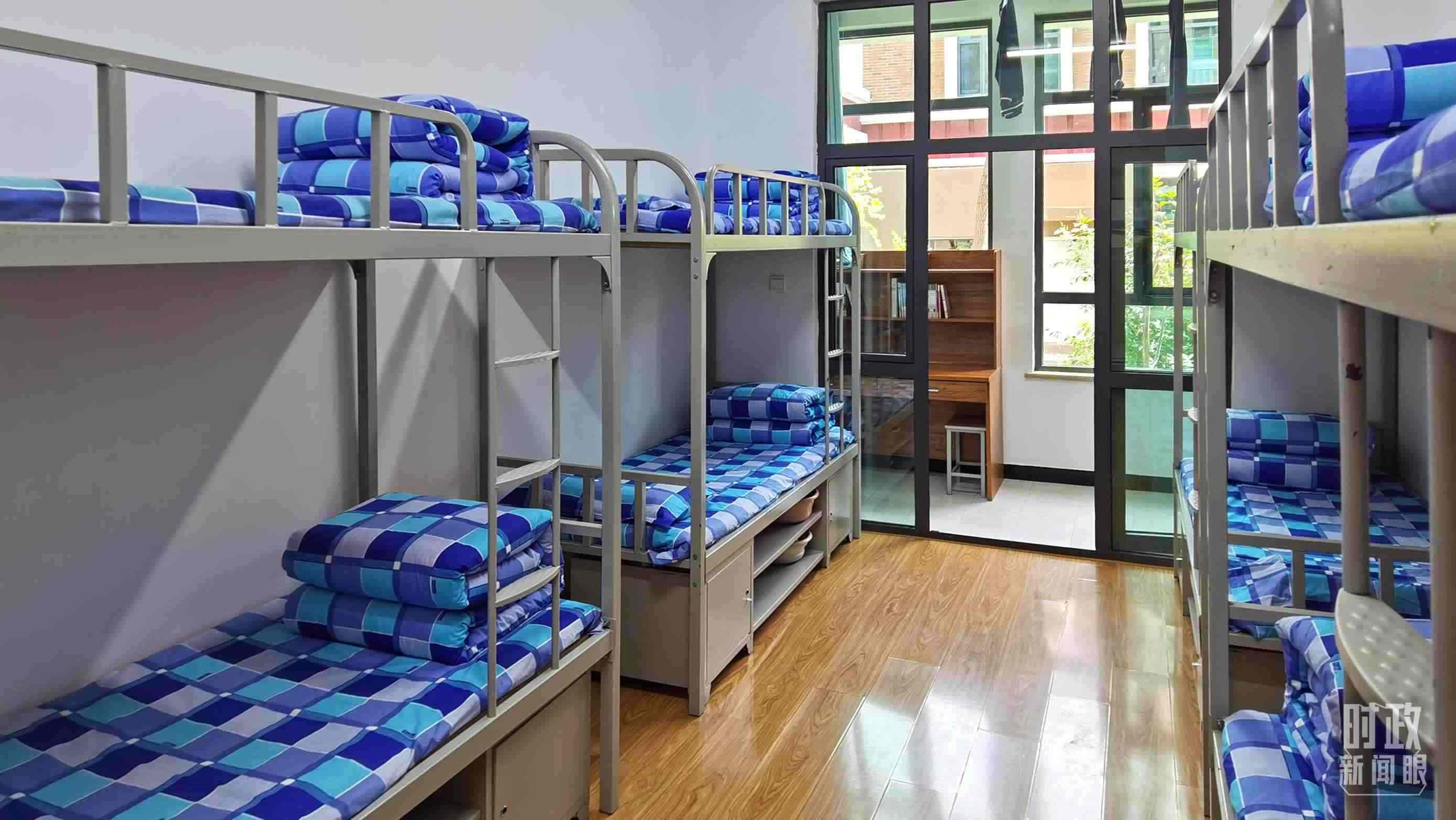 △果洛西寧民族中學(xué)宿舍樓。（總臺(tái)央視記者郭鴻拍攝）