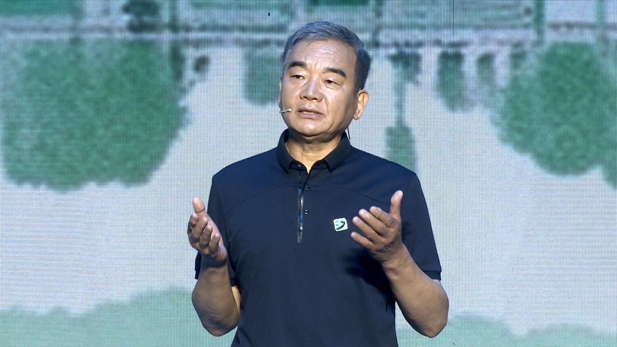 中國博物館協(xié)會理事長劉曙光現(xiàn)場講述。