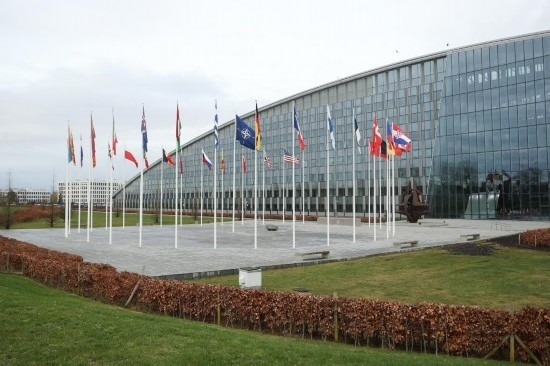  這是2月15日在比利時布魯塞爾拍攝的北約總部一角。為期一天的北約成員國國防部長會議15日在比利時首都布魯塞爾結(jié)束。會議就加強(qiáng)北約的威懾和防御以及對烏克蘭的支持等問題展開討論。新華社記者趙丁喆攝