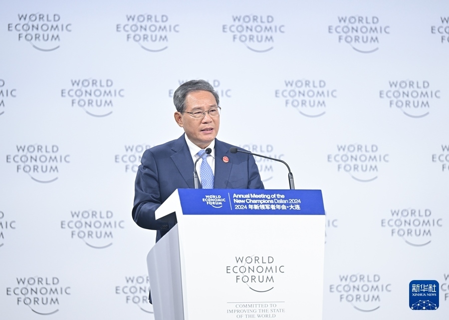 6月25日，國(guó)務(wù)院總理李強(qiáng)在大連出席2024年夏季達(dá)沃斯論壇開幕式并致辭。新華社記者 李響 攝