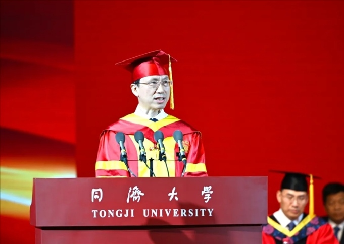 同濟(jì)大學(xué)校長(zhǎng)、中國(guó)工程院院士鄭慶華