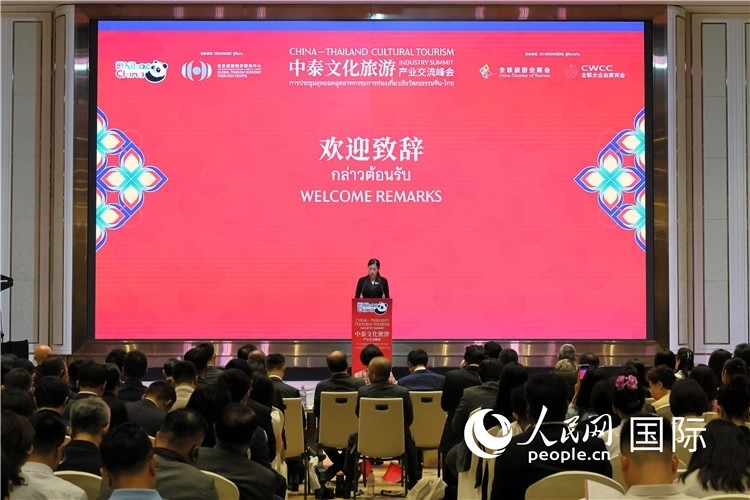 泰國文化部副部長普洛伊·塔尼庫發(fā)表演講。