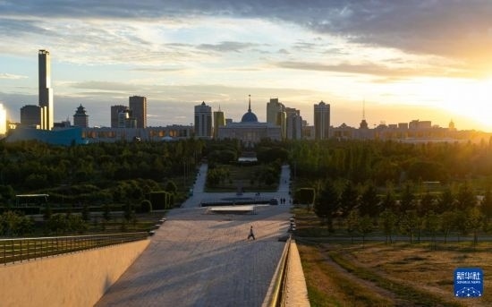 這是7月2日拍攝的哈薩克斯坦首都阿斯塔納的天際線。新華社記者 白雪騏 攝